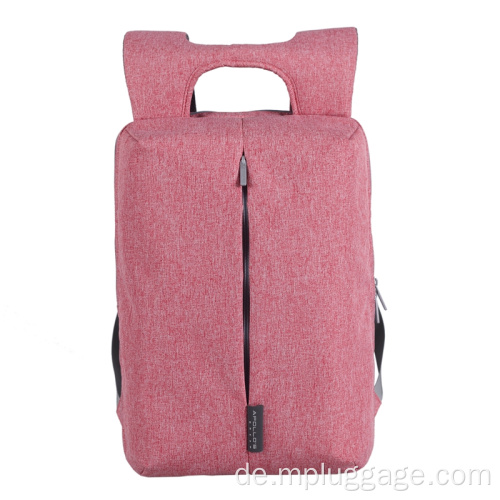 Ein einfacher und ungezwungener Rucksack voller Jugendlicher
